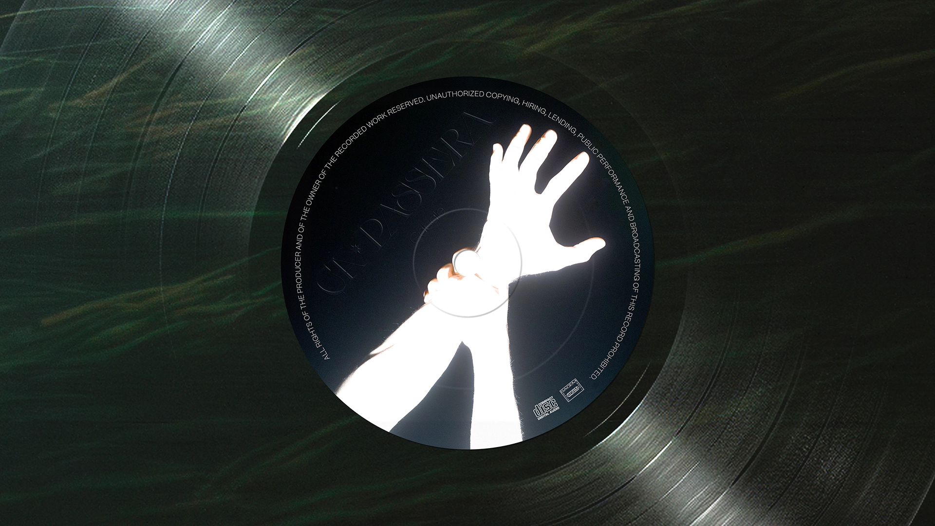 Introduction visuelle : disque vinyle Cabale noir et lumineux