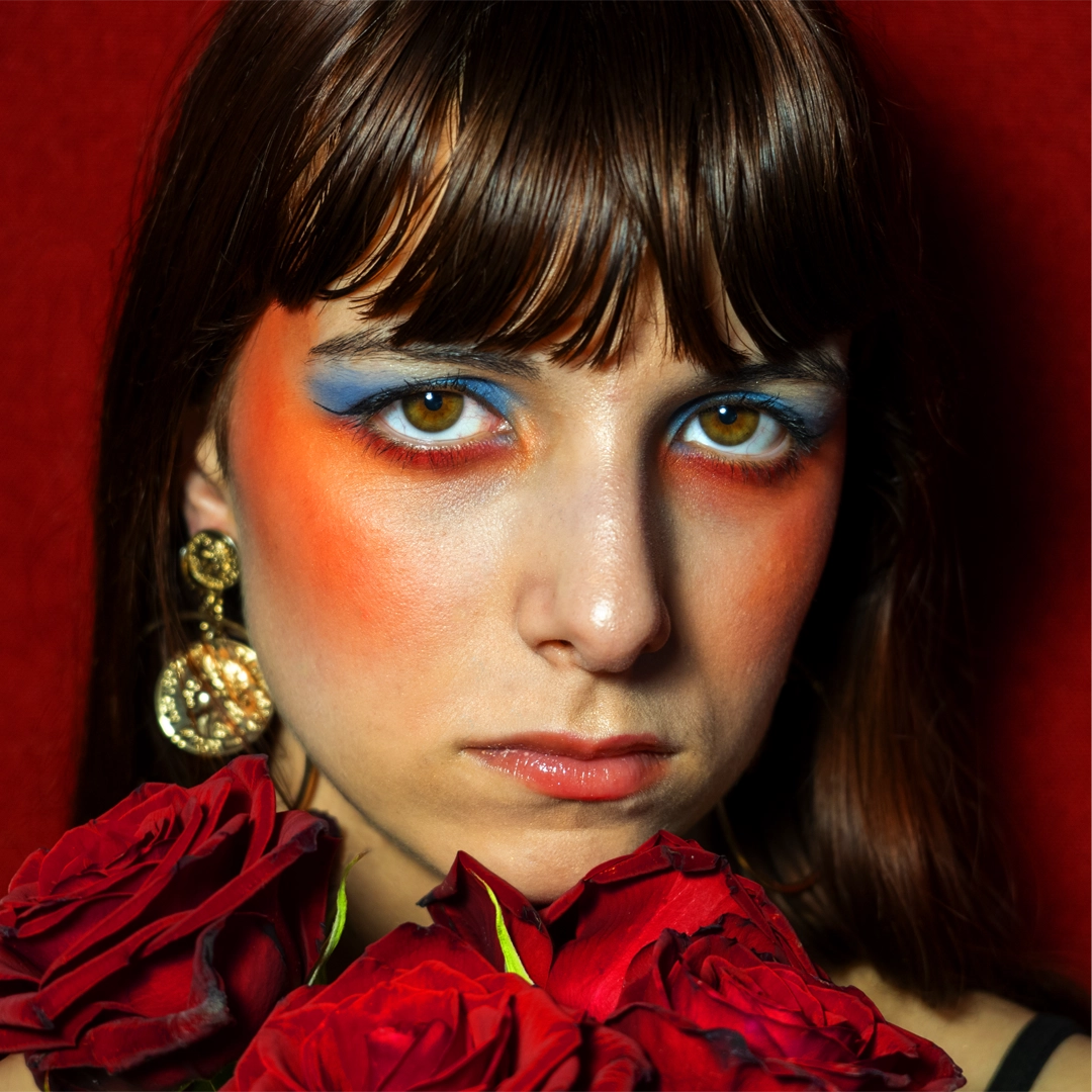 Gros plan sur un regard pour un portrait de mode